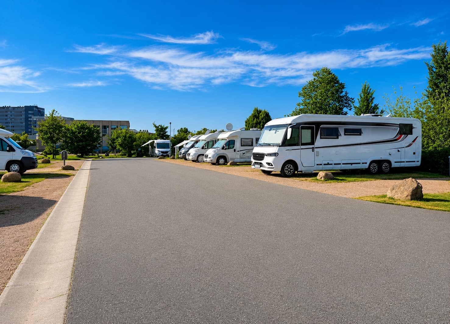 Husbilar längs de anlagda ställplatsvägarna